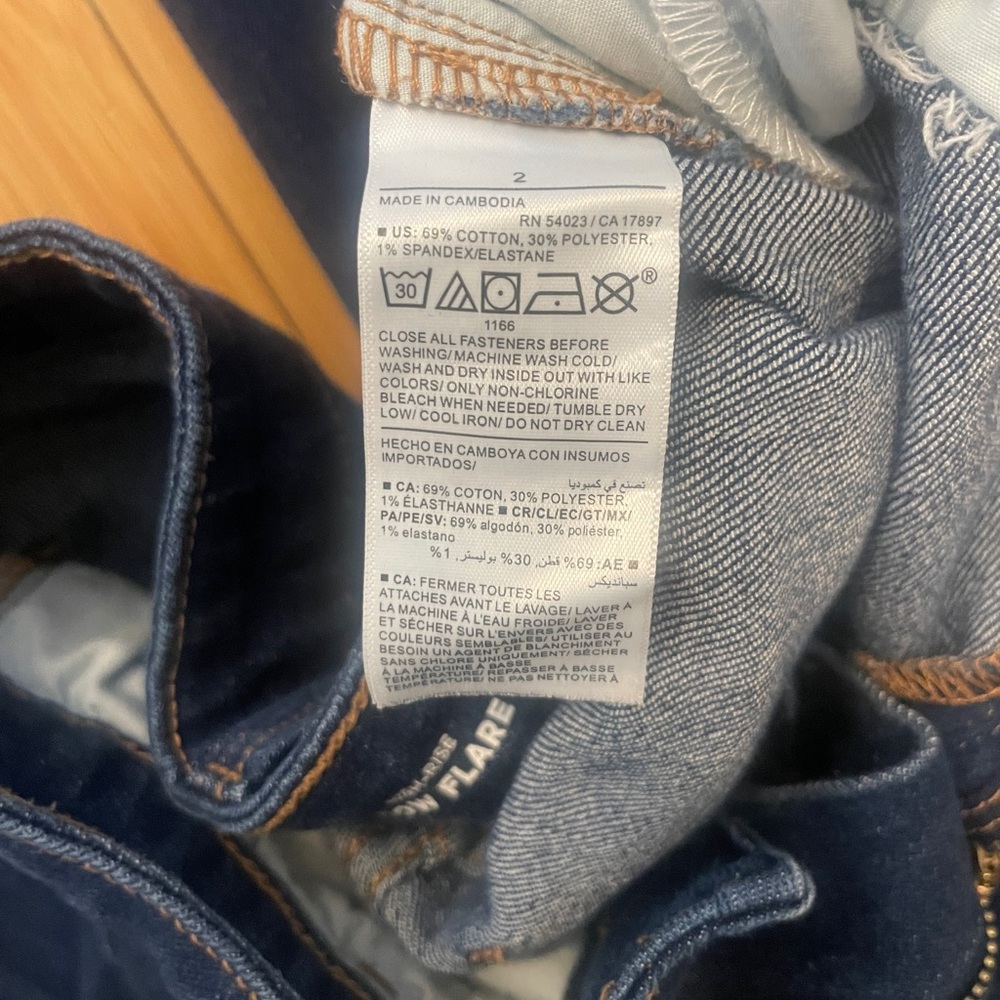 Old Navy High Rise Wow Flare Jeans Size 2 Dark Wash - Picture 5 of 8